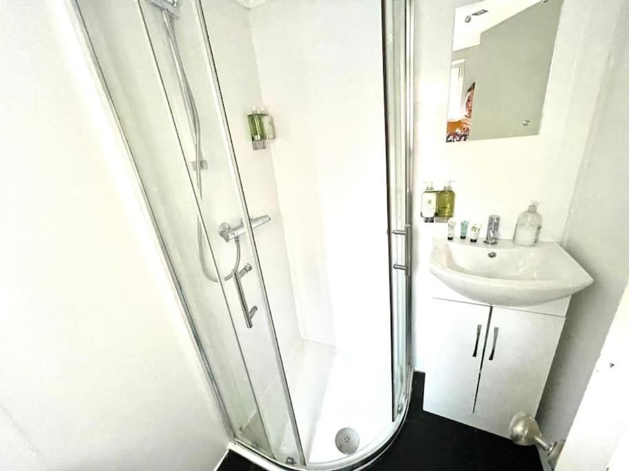 Historical Building / Cozy Basement Apt / Central Cambridge  Bagian luar foto