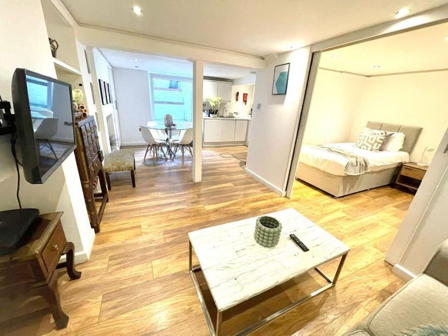 Historical Building / Cozy Basement Apt / Central Cambridge  Bagian luar foto